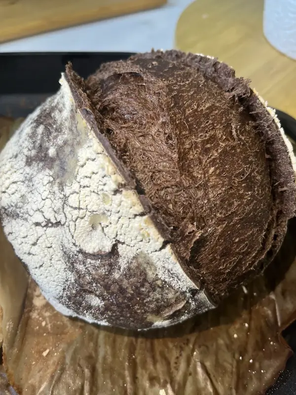 Pão de fermentação natural com cacau 100%